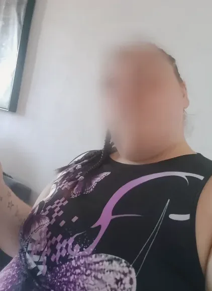 Angela, 33