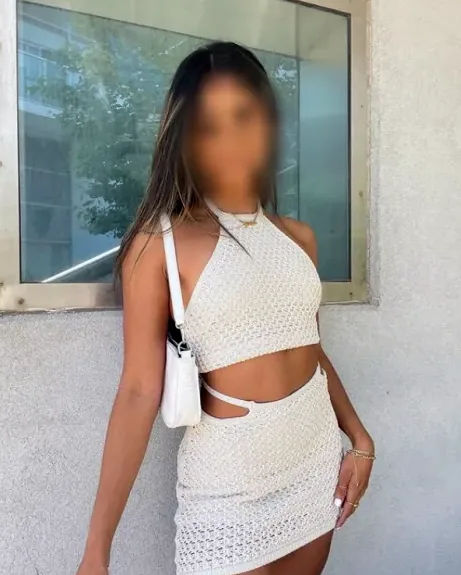 Julie, 29