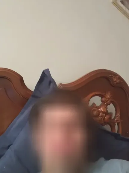 Manon, 24