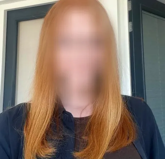 Nina, 27