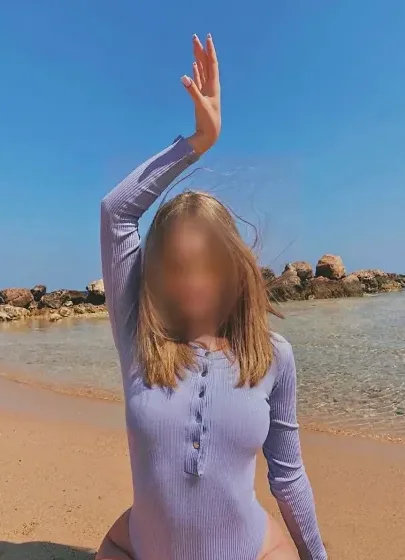 Rania, 27