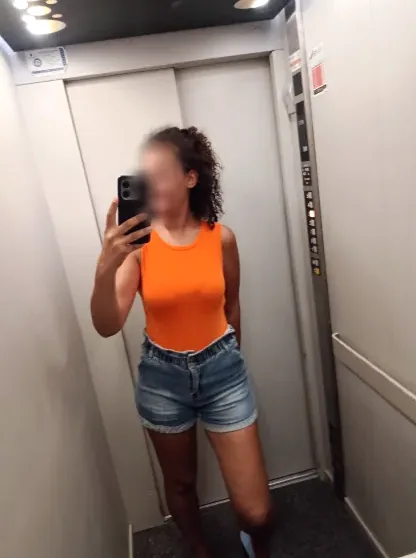 Sara, 33