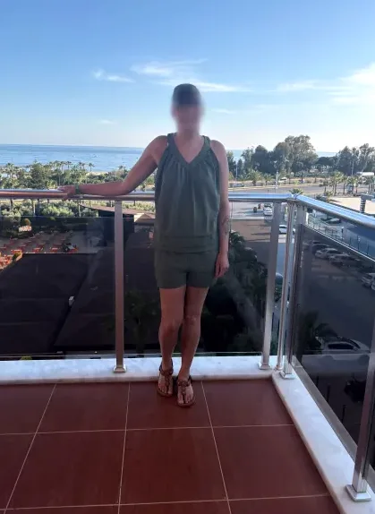 Suzanne, 38