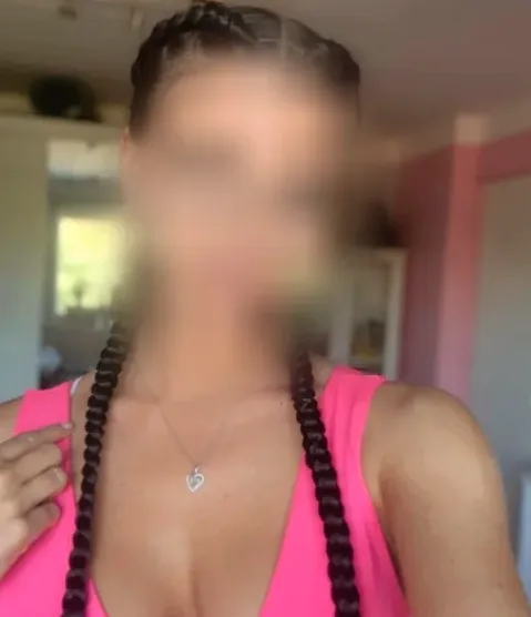 Wendy, 29
