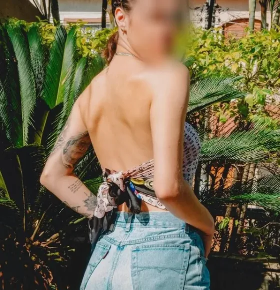 Zoe, 29